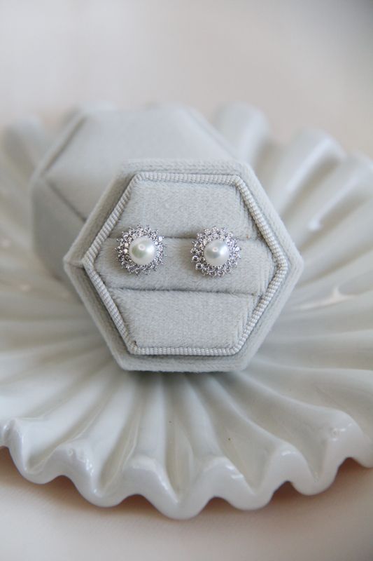 Small Pearl Stud