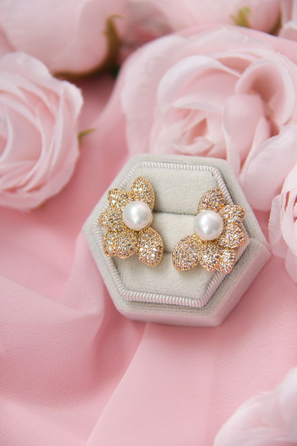 Clarissa’s Pearl Earcuff
