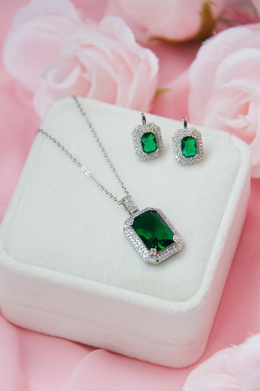 Milena’s Set In Green Emerald