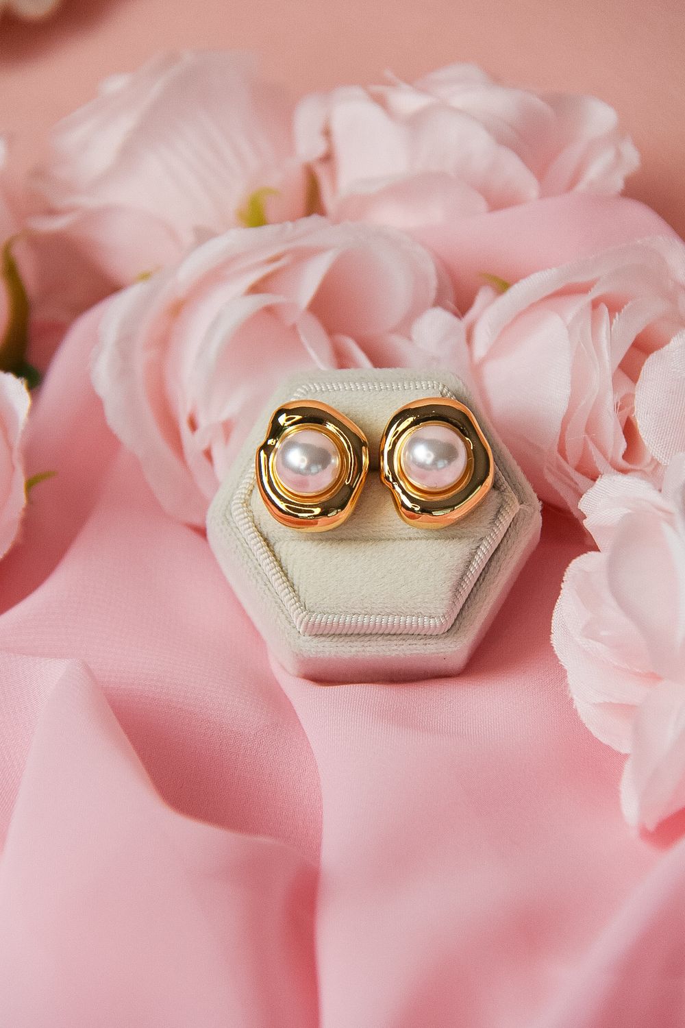 Minimalist Pearl Earrings