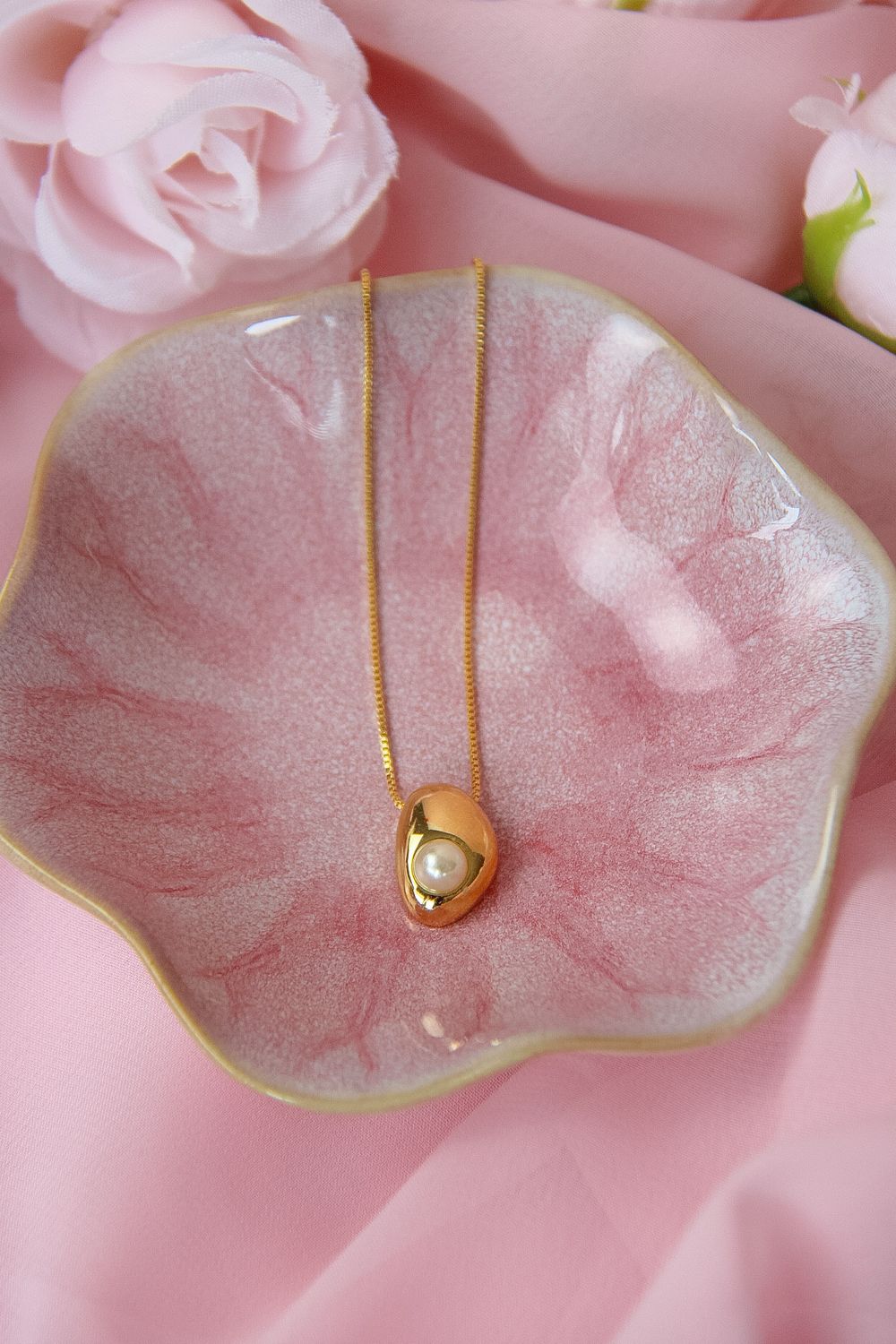 Minimalist Pearl Necklace