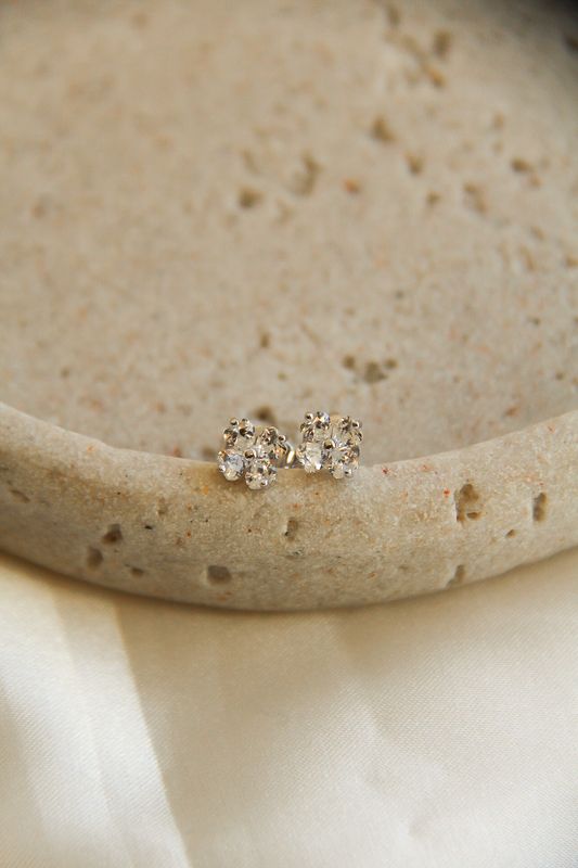 Small Delicate Clover Stud