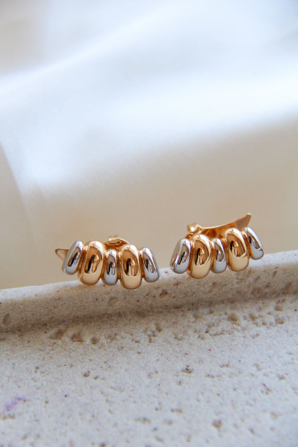 Minimalist Earcuff In Plated Gold 18k And White Rhodium