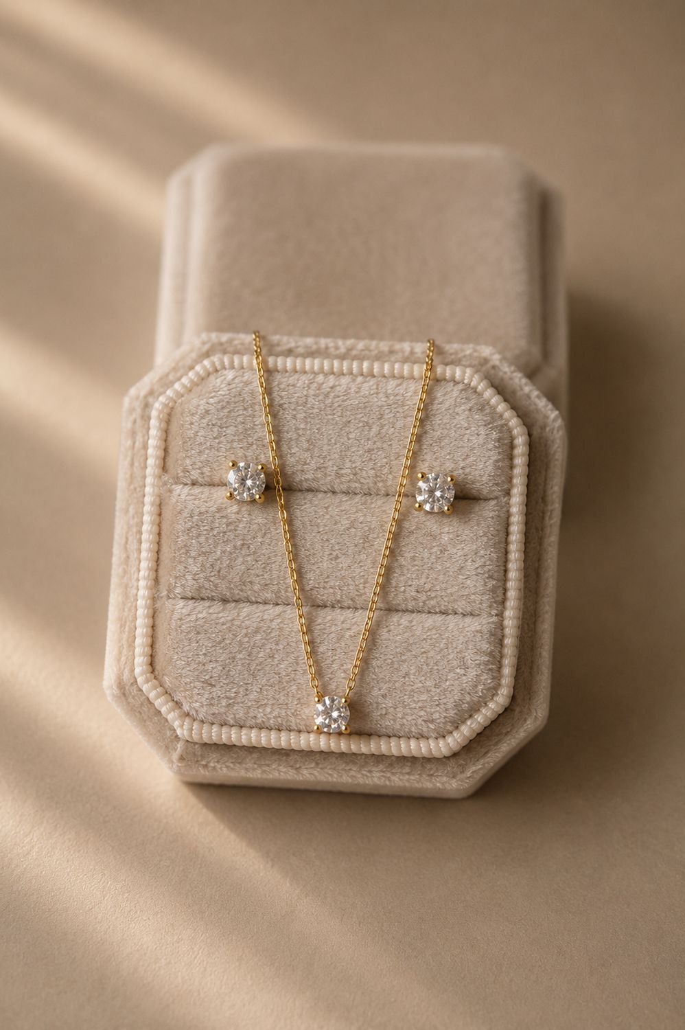 Stud Set In Plated Gold 18k