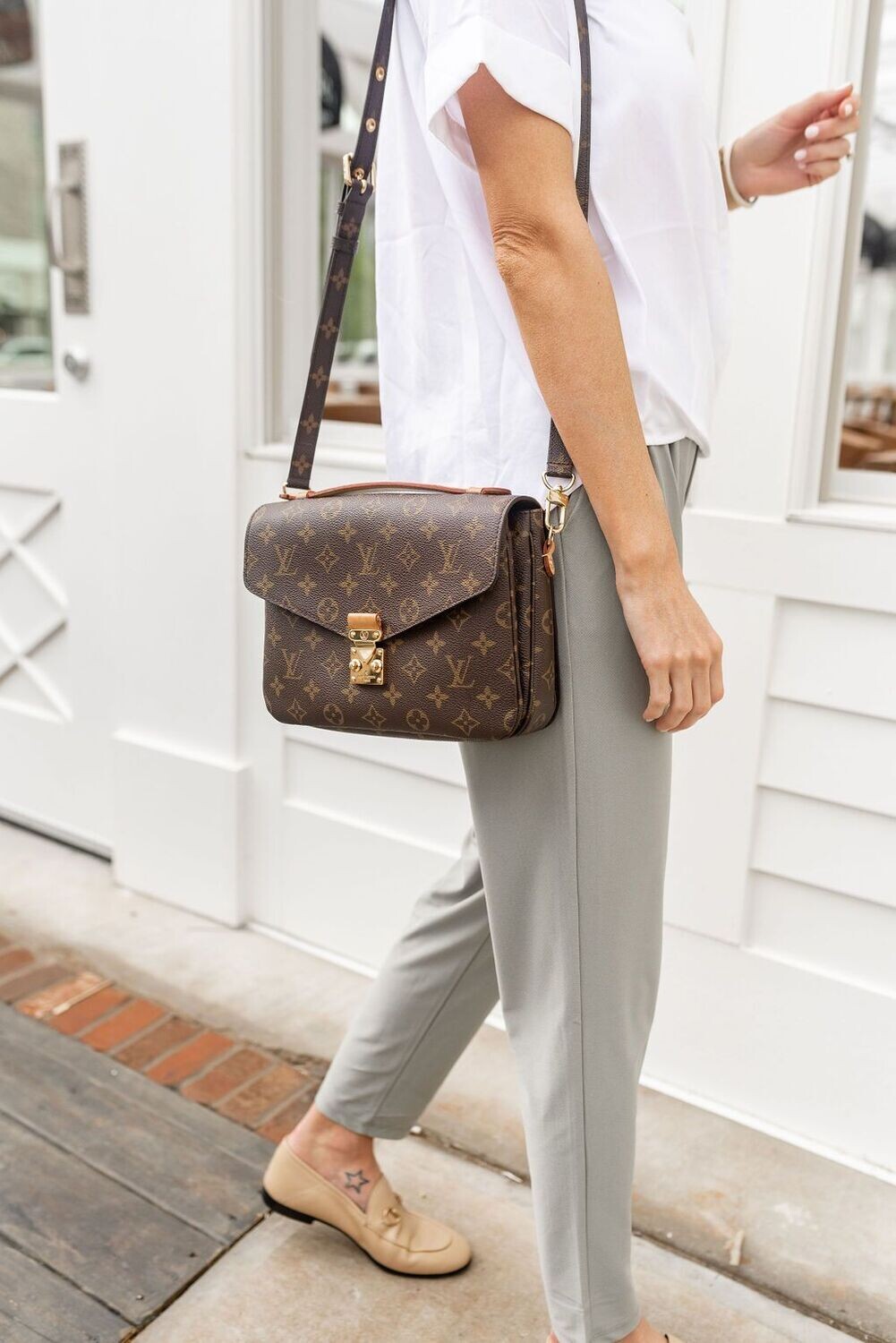LV pochette metis