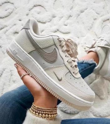 NIKE light bone AF1