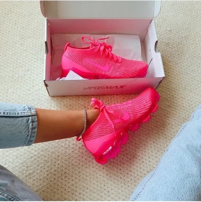 NIKE hot pink vapormax