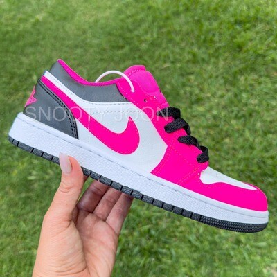 NIKE fierce pink