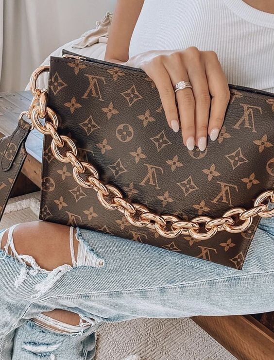 LV chain toiletry