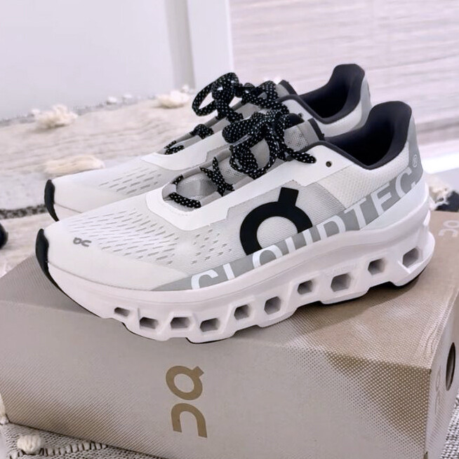 ONCLOUD monster all white