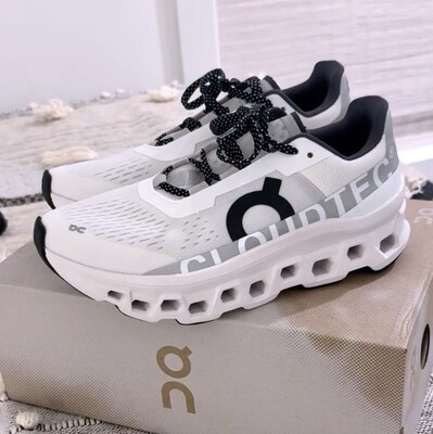 ONCLOUD monster all white