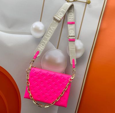 LV neon barbie coussin