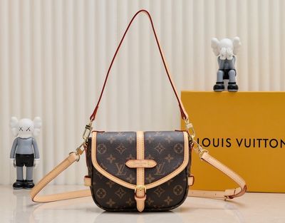 LV saumur clutch