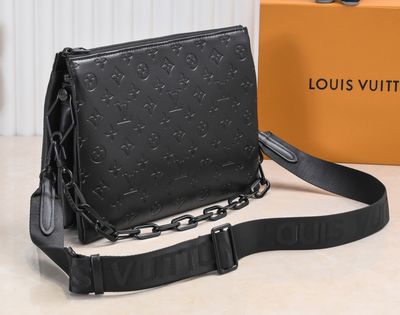 LV black out coussin