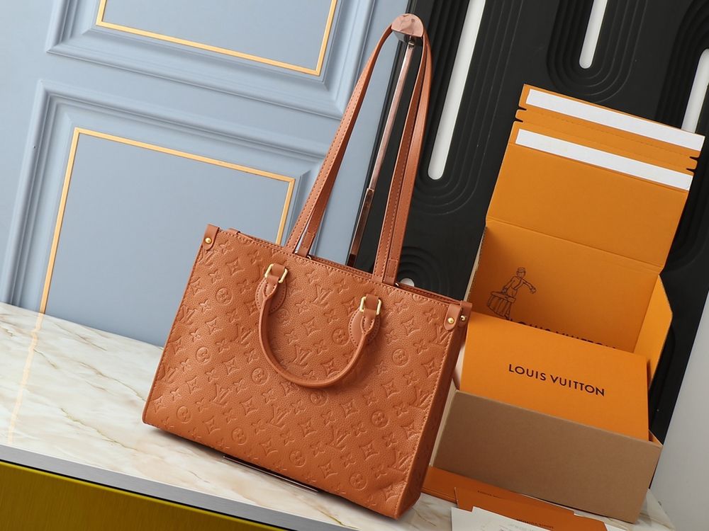 LV camel on the go