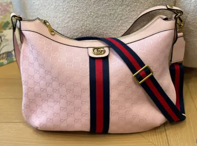GG pink half moon