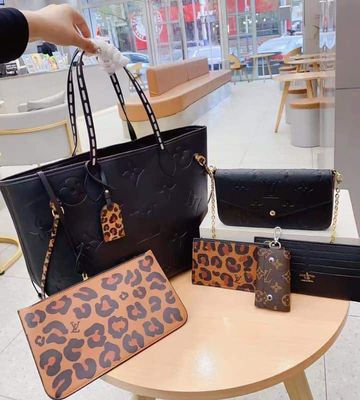 LV leopard set