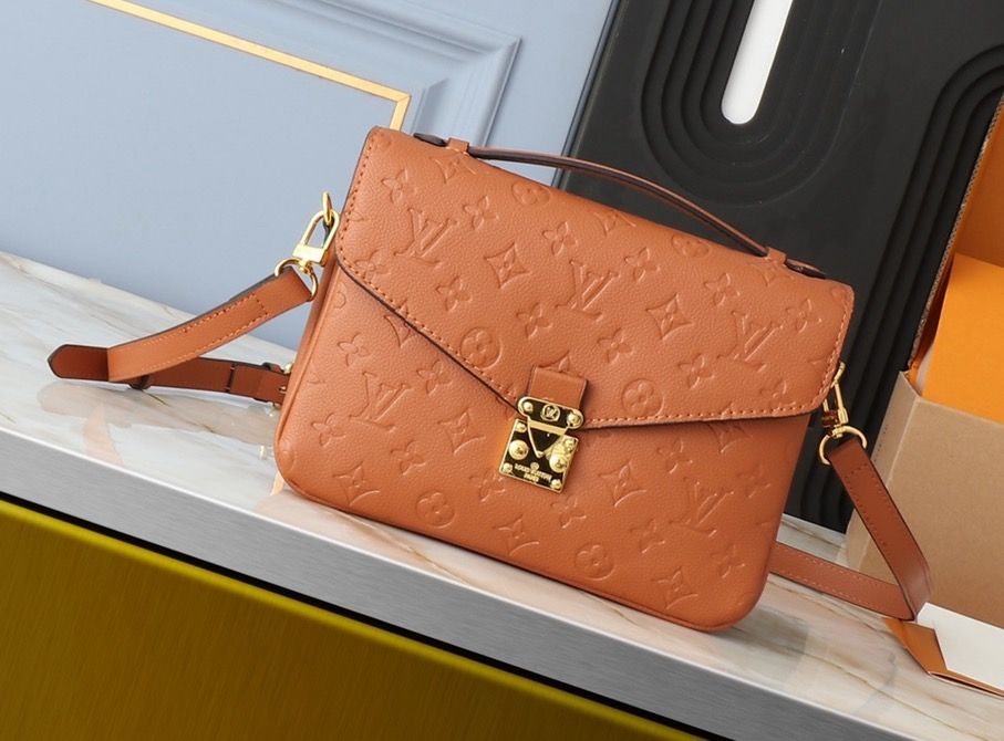 LV camel pochette metis