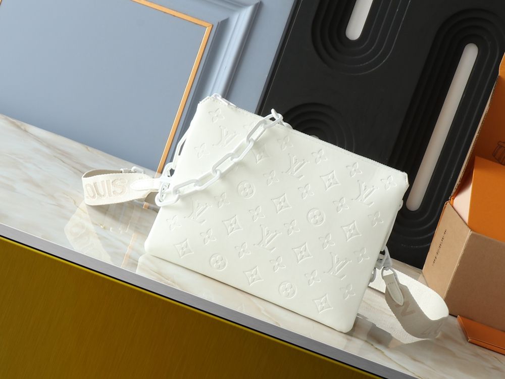 LV pure white coussin