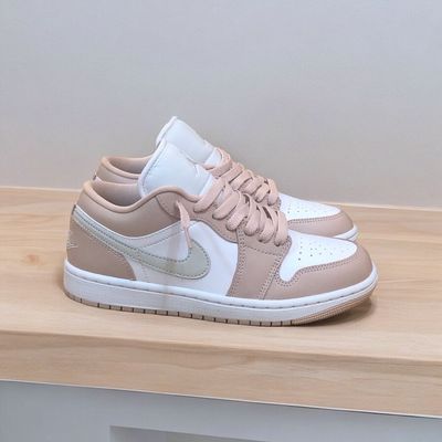 NIKE creme d&#39; nude