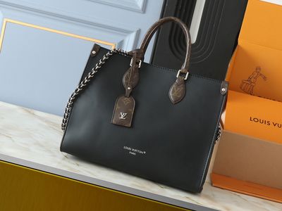 LV on the go black chain