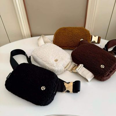 LULU fleece belt bag