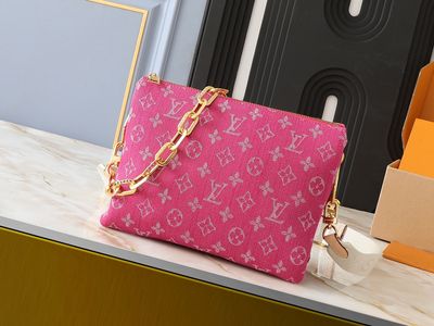 LV pink denim coussin