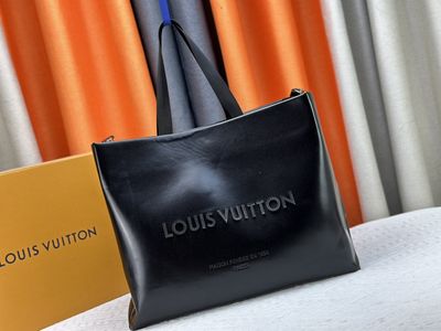 LV black out shopper