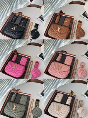LV wave pochette set