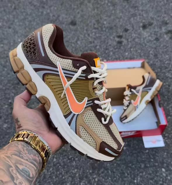NIKE vomero