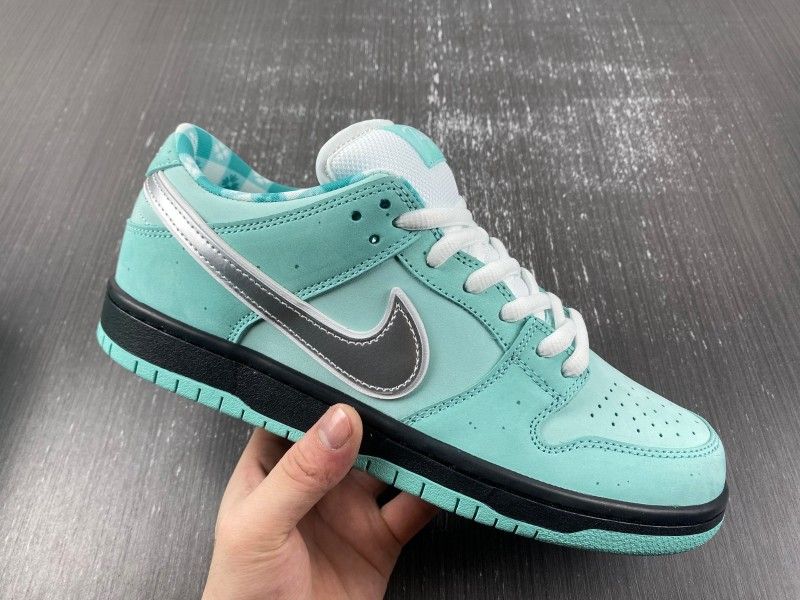 NIKE tiffany + black