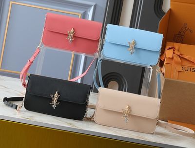 LV chain bloom