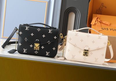 LV neutral pochette metis