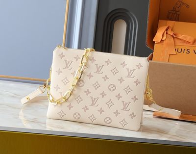 LV rose quartz coussin