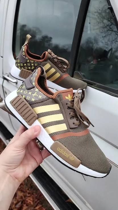 ADIDAS olive LV