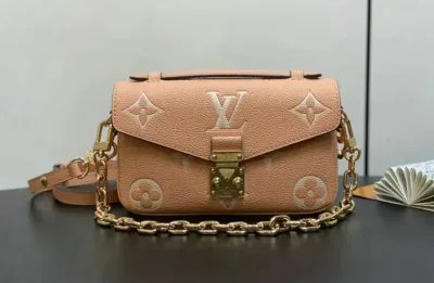 LV camel metis east west