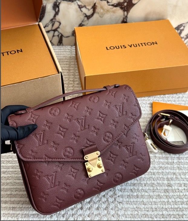 LV plum pochette metis