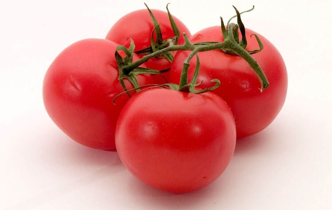 Tomatoes On-The-Vine - 1lb
