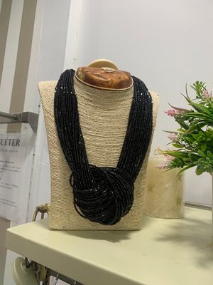 Collar nudo negro