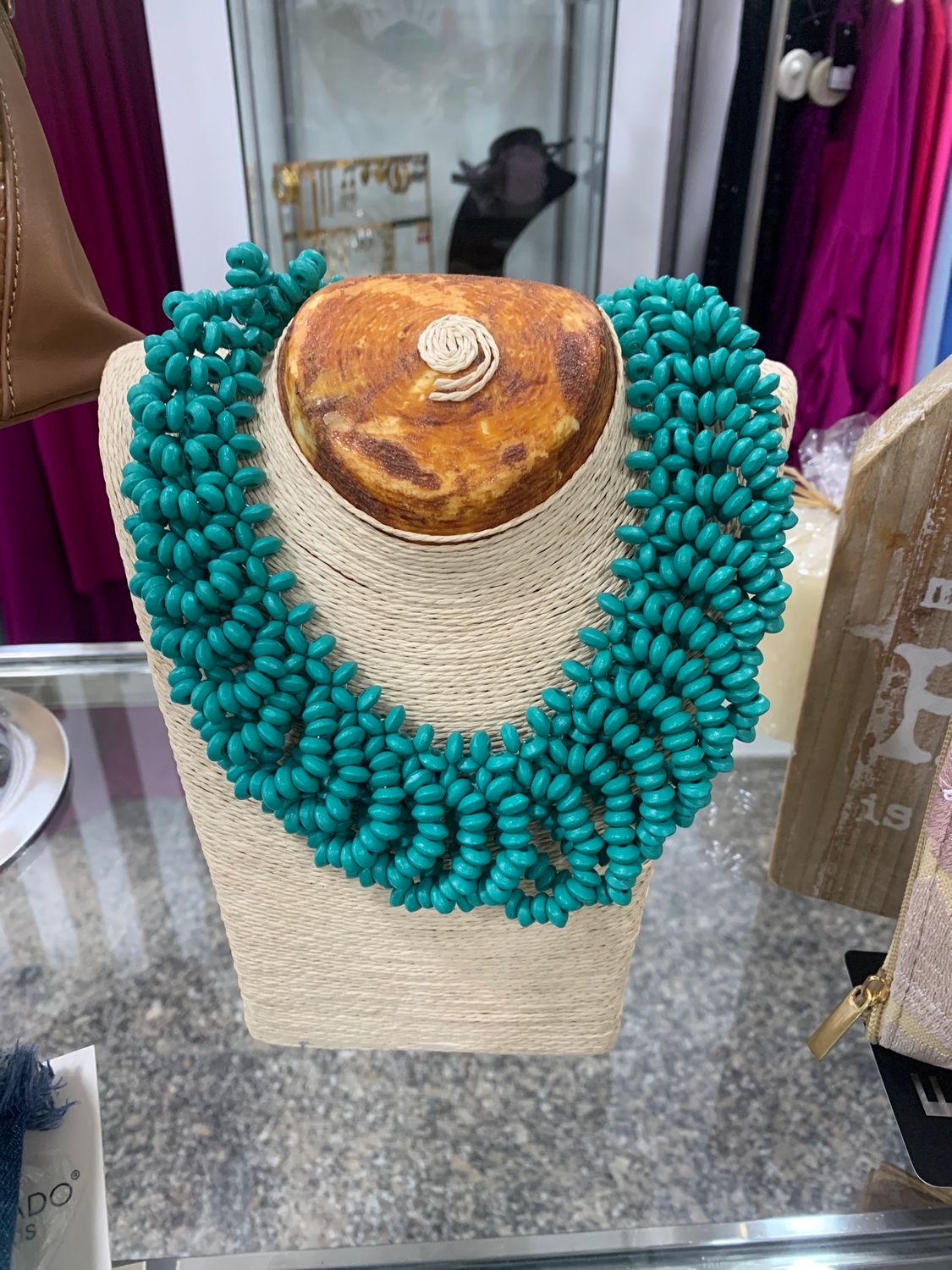 Collar verde agua