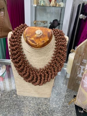 Collar marrón