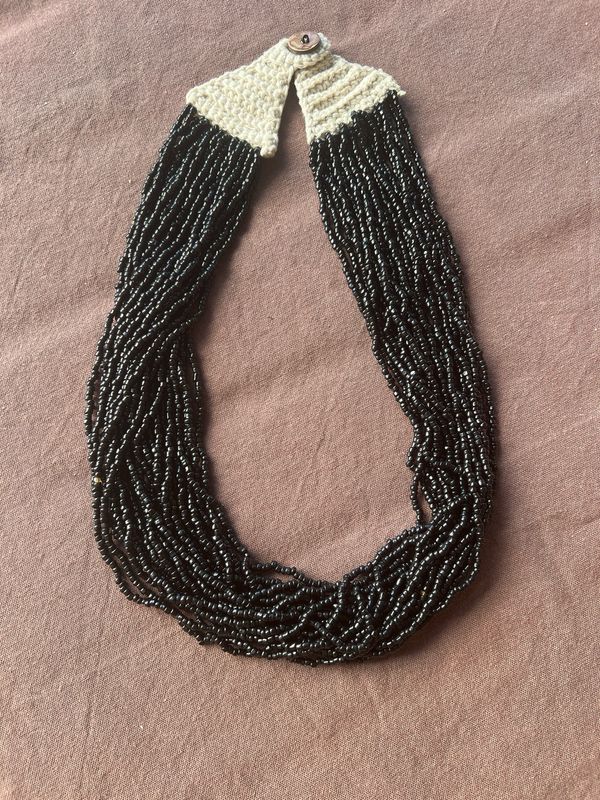 Collar crochet negro