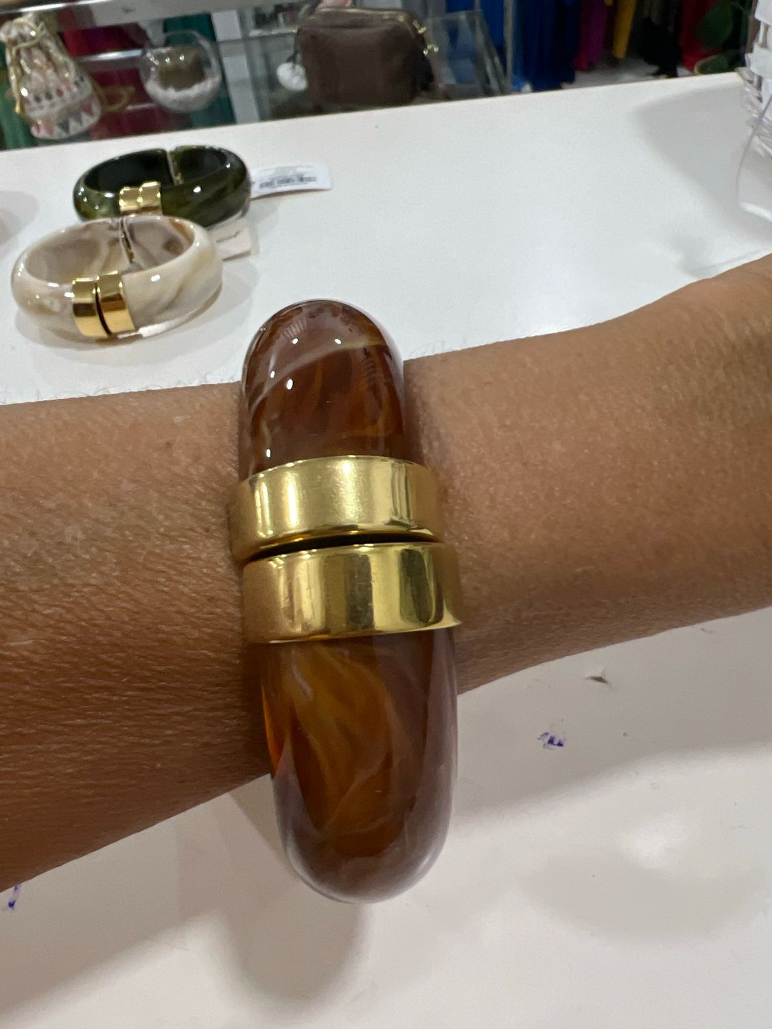 Brazalete de acero y acrílico
