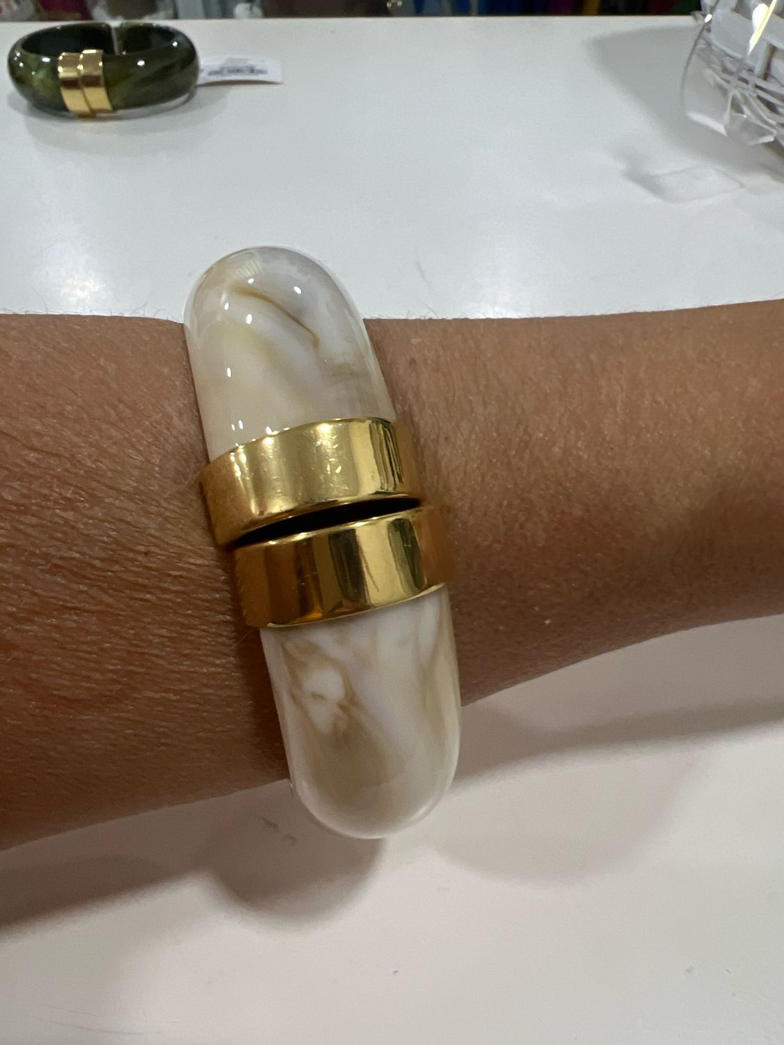 Brazalete de acero y acrílico