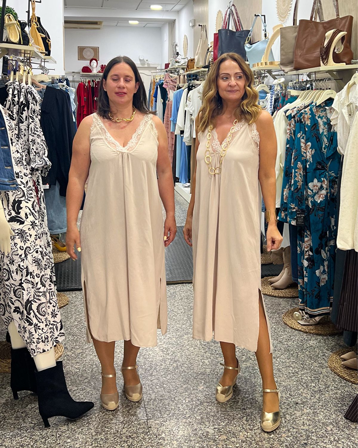 VESTIDO LENCERO beige