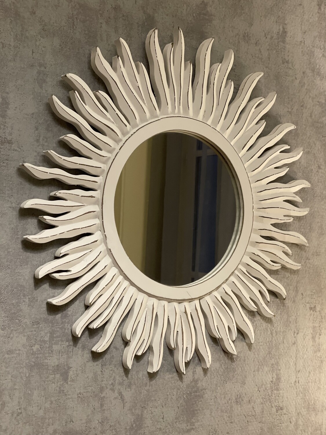 Miroir mural en forme de soleil; 56 cm X 56 cm