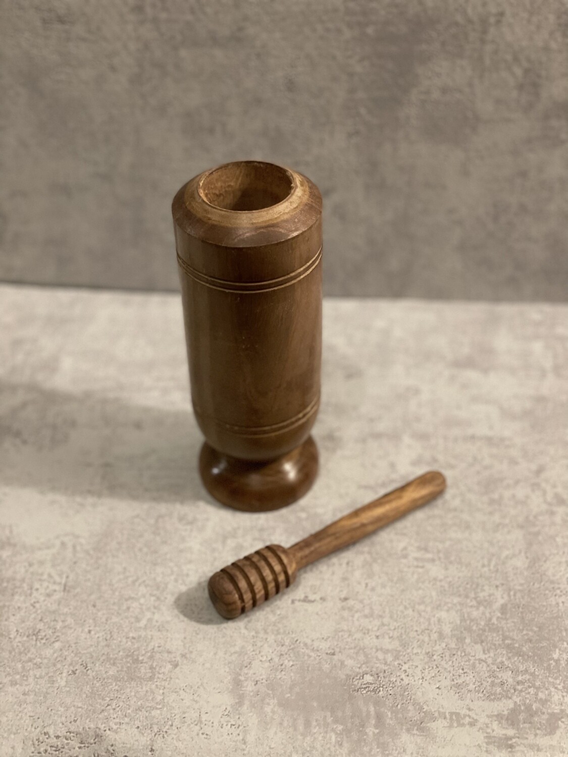 Jarre de miel en bois de manguier + sa cuillère offerte en bois