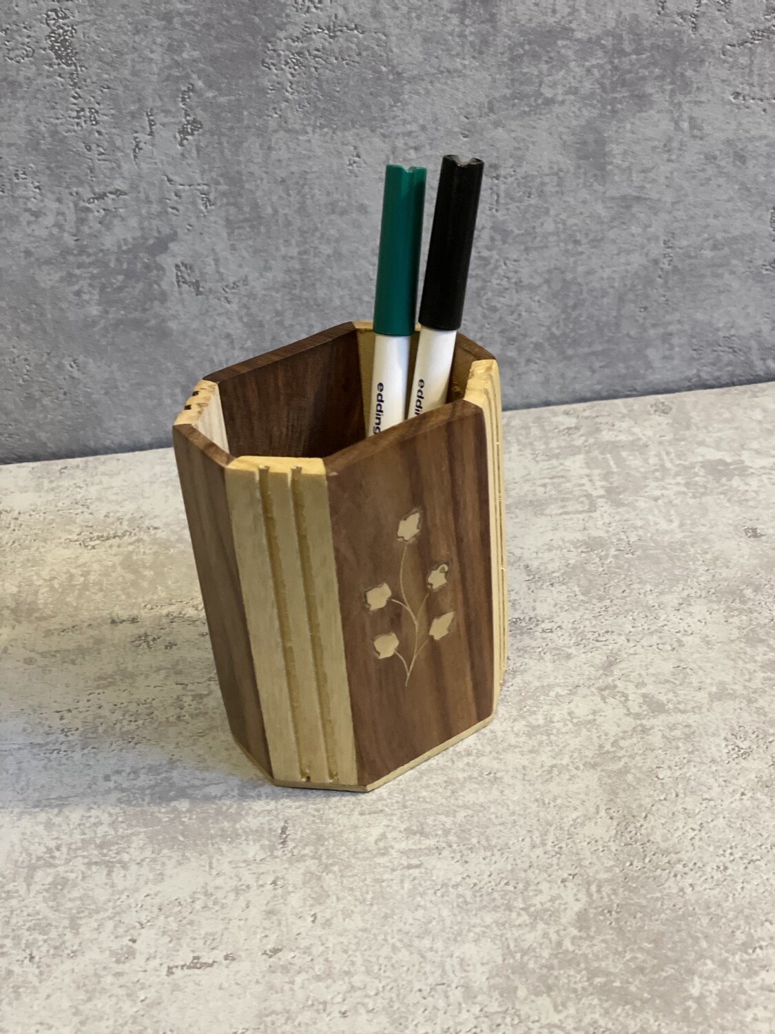 Porte-stylo en bois fabriqué à la main