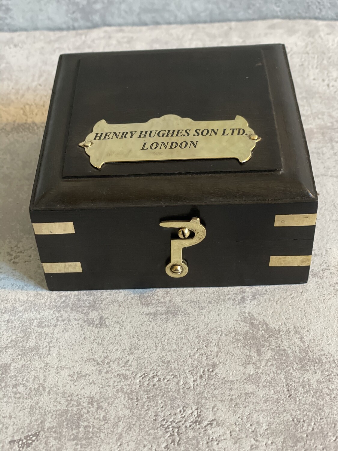 Boussole 2 en 1 avec loupe - Henry Hughes Son Ltd London