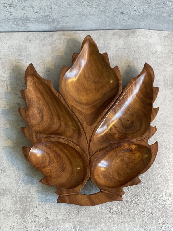 Plateau en forme de feuille d'érable
